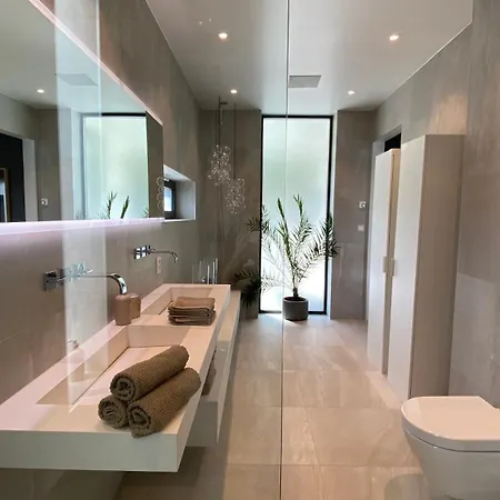 Ea Villa *